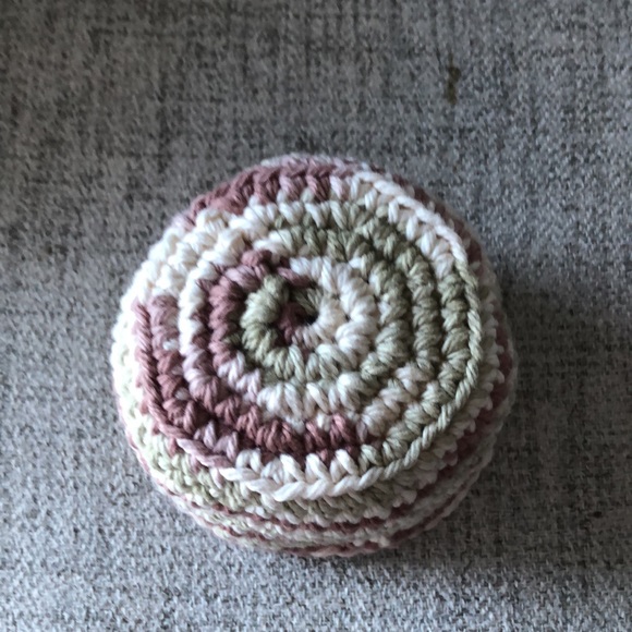 Mini hand crocheted treats basket - Picture 9 of 10